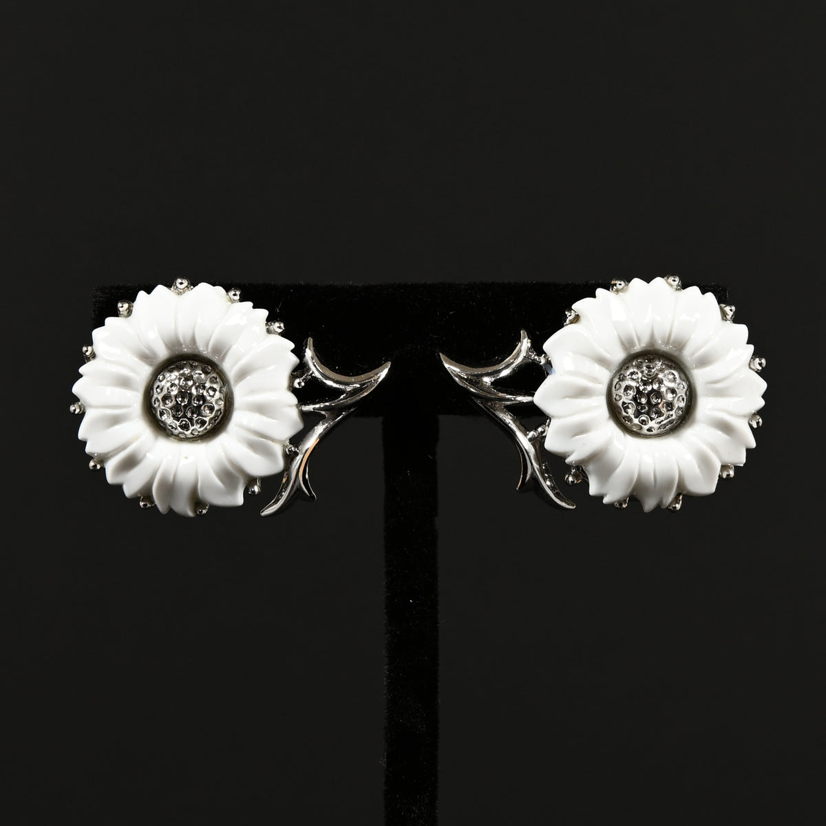 Vintage Crown Trifari White Daisy — Matching Set: Clip-On Earrings, Bracelet & Necklace